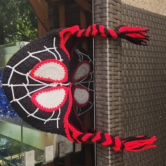 Spiderman Marvel crocheted hat - Picture 2 of 4
